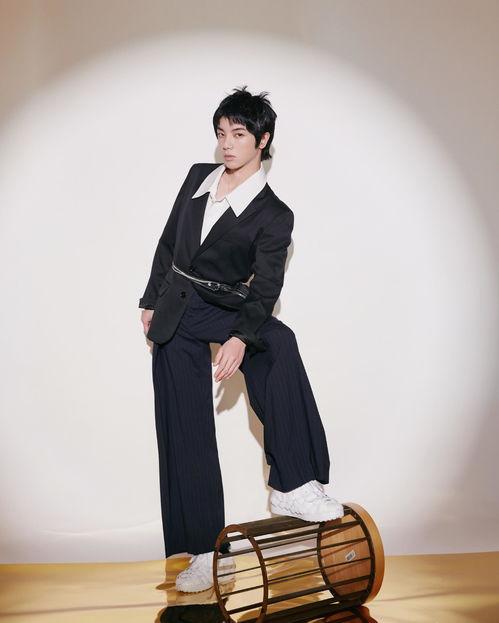 娛樂吃瓜男歌手,揭秘吃瓜男歌手的幕后故事