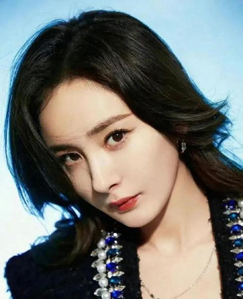 娛樂(lè)圈吃瓜必備圖女明星,揭秘女明星們的時(shí)尚穿搭與魅力瞬間