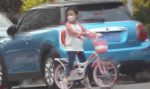 娛樂吃瓜醬騎車摔倒,健康安全不容忽視