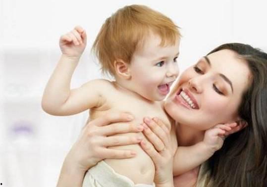 娛樂吃瓜君小孩吐奶,溫馨家庭瞬間變焦點(diǎn)