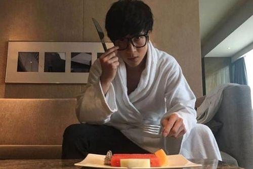 薛之謙娛樂主播吃瓜,吃瓜現(xiàn)場笑料百出