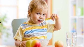 娛樂(lè)吃瓜君寶寶倒水,揭秘寶寶倒水背后的溫馨瞬間