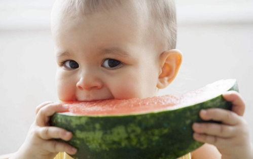 娛樂(lè)吃瓜君寶寶倒水,揭秘寶寶倒水背后的溫馨瞬間