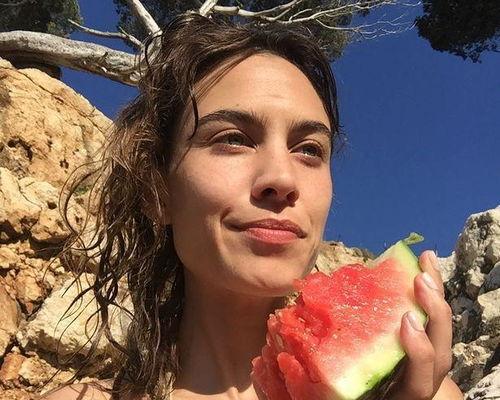 歐美娛樂圈吃瓜姿勢(shì),揭秘明星們的“吃瓜”日常