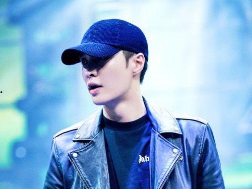 娛樂吃瓜爆料 張藝興,娛樂圈的“吃瓜”焦點(diǎn)，揭秘他的成長與蛻變